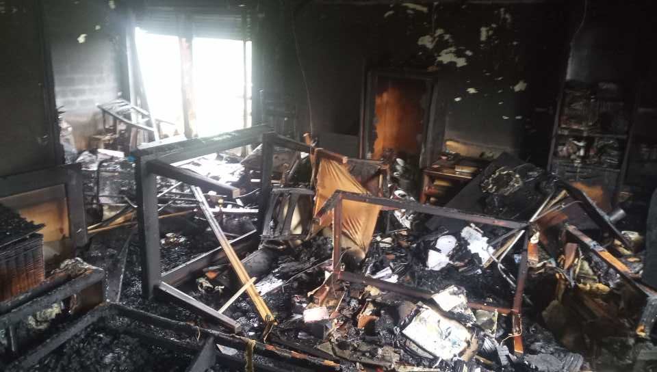 Una persona ingresada en POVISA tras sufrir quemaduras en el incendio de su vivienda en Vigo Una persona ingresada en POVISA tras sufrir quemaduras en el incendio de su vivienda en Vigo