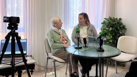 Grabaci&oacute;n del primer podcast 'Entre Veus' de la Resid&egrave;ncia Santa Marta de la Vila Joiosa.