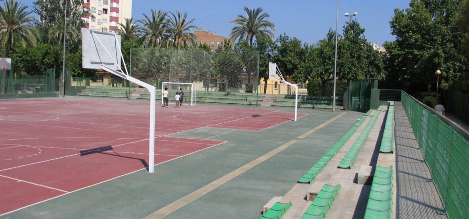 El Ayuntamiento invertirá 300.000 euros para remodelar el polideportivo del Parque de Benicalap El Ayuntamiento invertirá 300.000 euros para remodelar el polideportivo del Parque de Benicalap