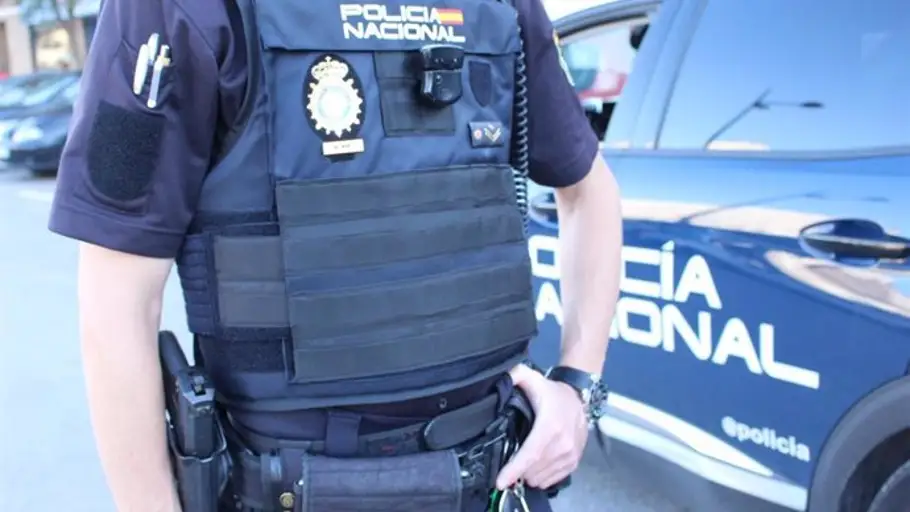 Un agente de la Policía Nacional en imagen de archivo Un agente de la Policía Nacional en imagen de archivo