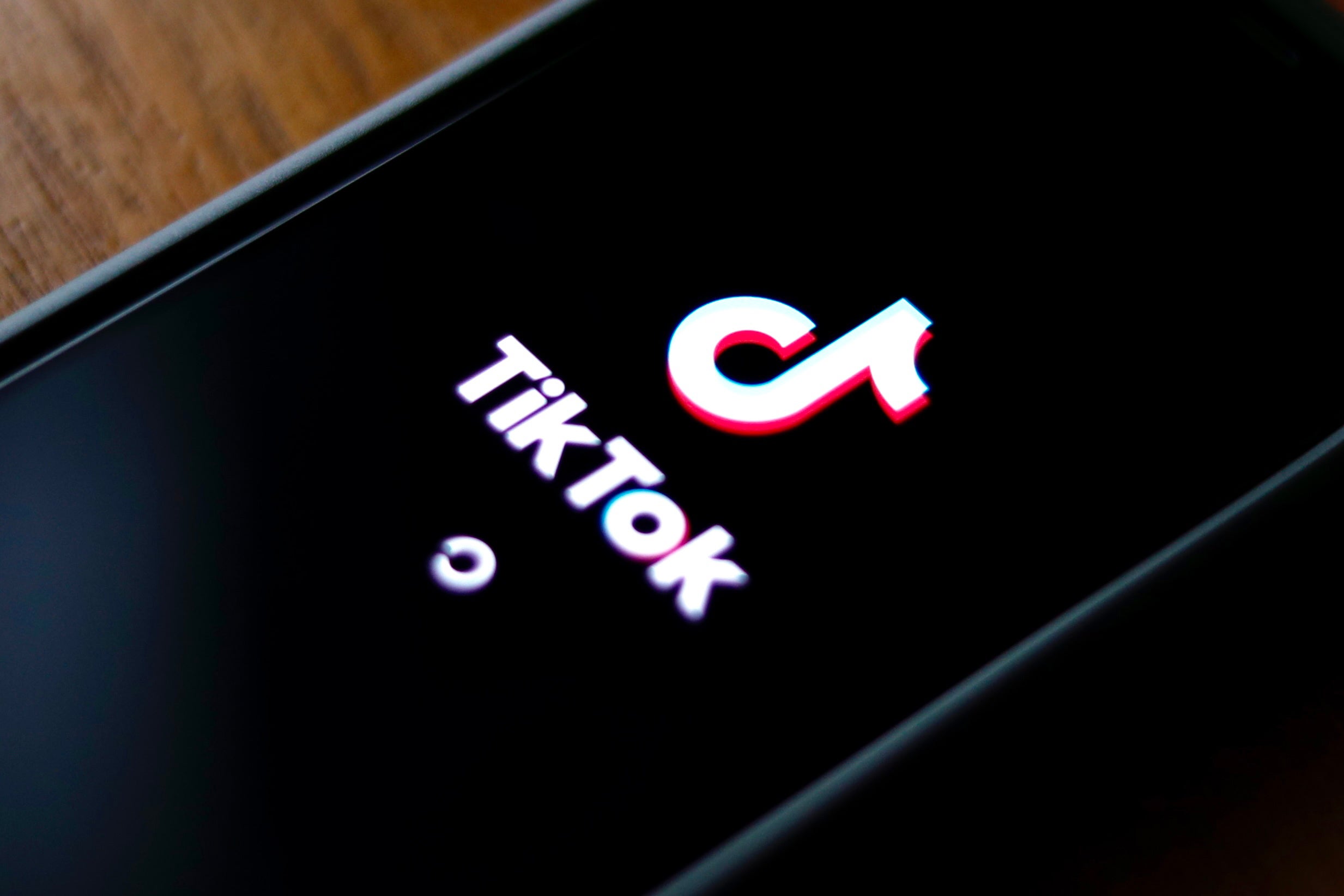 Amazon lanza una oferta para comprar TikTok a falta de cuatro días para su prohibición en Estados Unidos Amazon lanza una oferta para comprar TikTok a falta de cuatro días para su prohibición en Estados Unidos