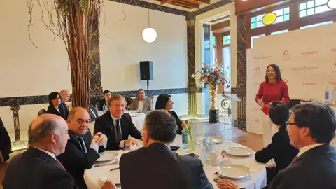 Badajoz acogía un desayuno-coloquio a cargo de Lorenzo Amor, presidente de ATA donde se han abordado retos y oportunidades