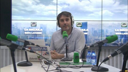 El monólogo de las ocho: "Trump pretende apretarle al mundo un corsé comercial que amenaza con cortarle la circulación"