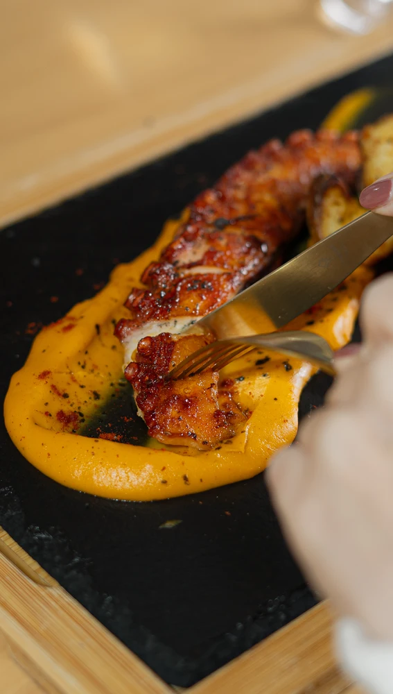 Pulpo a la Parrilla con Puré de Boniato Pulpo a la Parrilla con Puré de Boniato