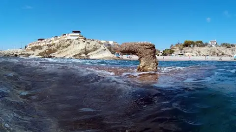 Compromís promueve en Villajoyosa una recogida de firmas contra el proyecto que un fondo de inversión tiene previsto construir en la playa Varadero Compromís promueve en Villajoyosa una recogida de firmas contra el proyecto que un fondo de inversión tiene previsto construir en la playa Varadero