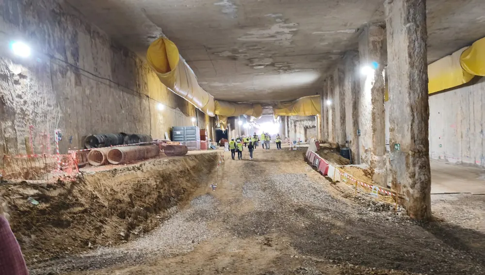 Interior del túnel en el que se sigue trabajando. Interior del túnel en el que se sigue trabajando.