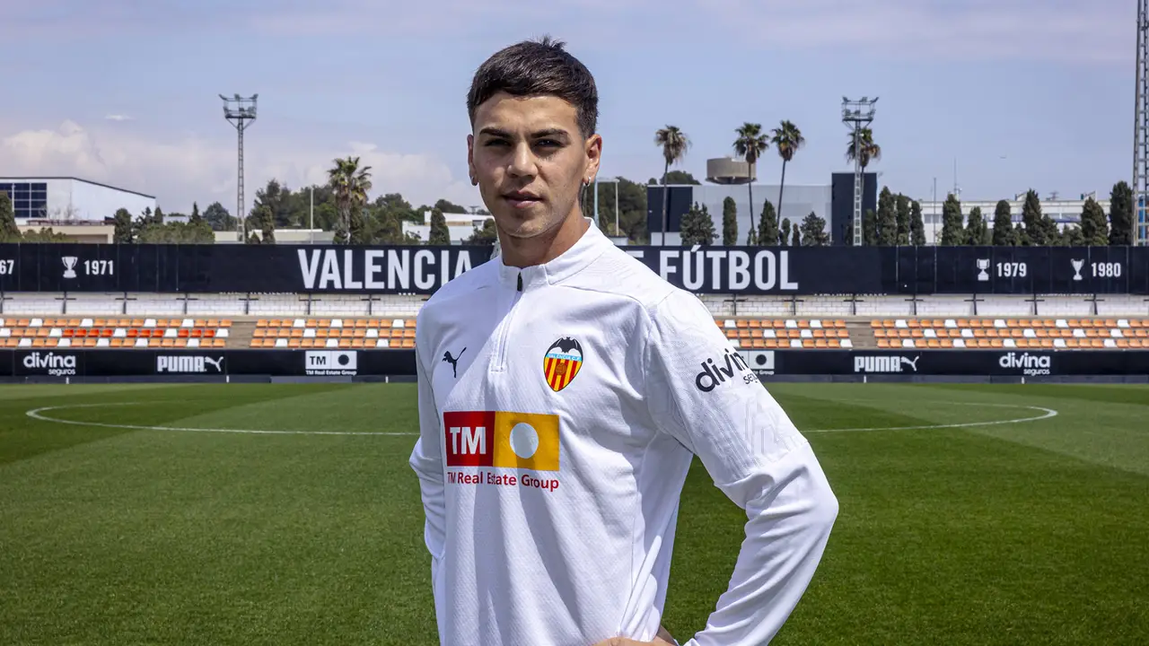 Enzo Barrenechea Enzo Barrenechea