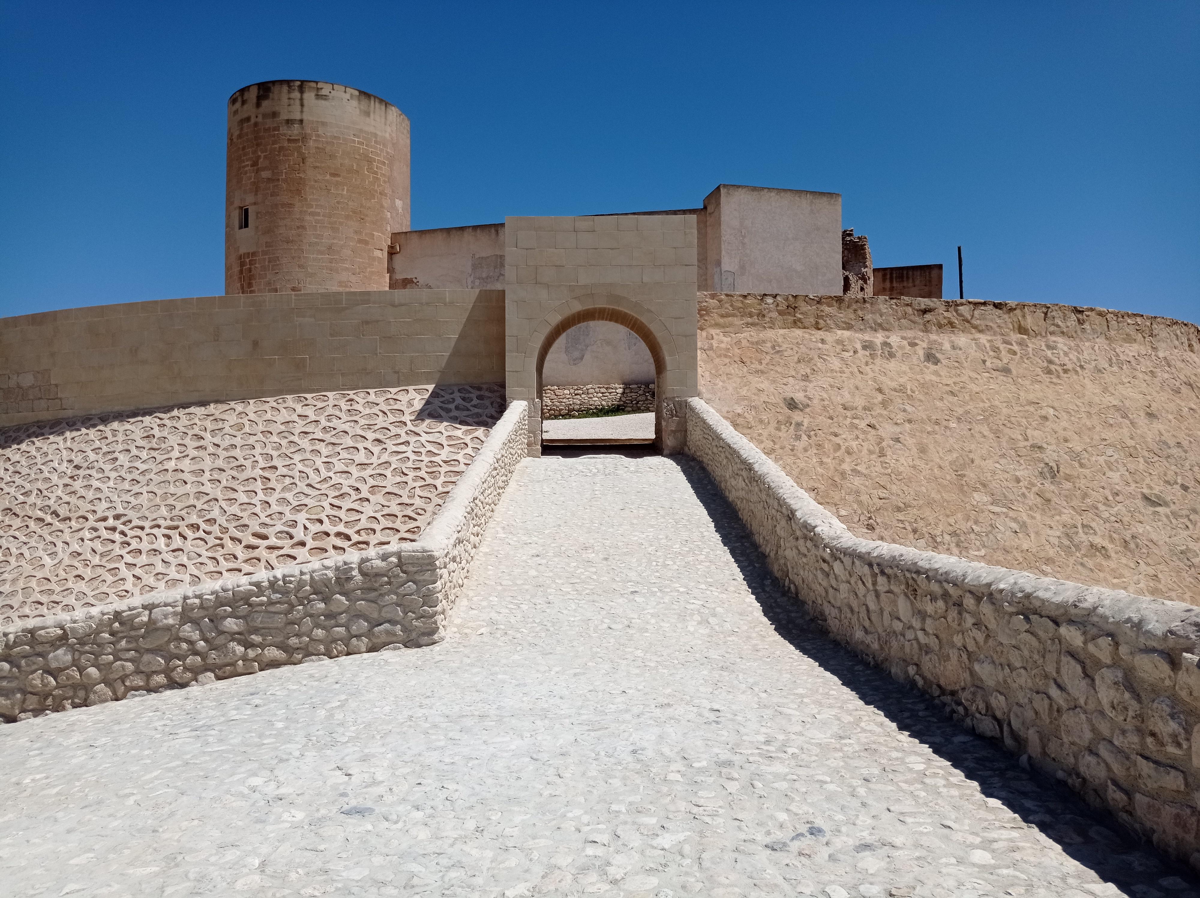 El Ayuntamiento de Elda aprueba el proyecto de ejecución de la puerta de acceso a su Castillo El Ayuntamiento de Elda aprueba el proyecto de ejecución de la puerta de acceso a su Castillo