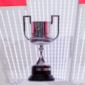 Foto de archivo del trofeo de la Copa del Rey