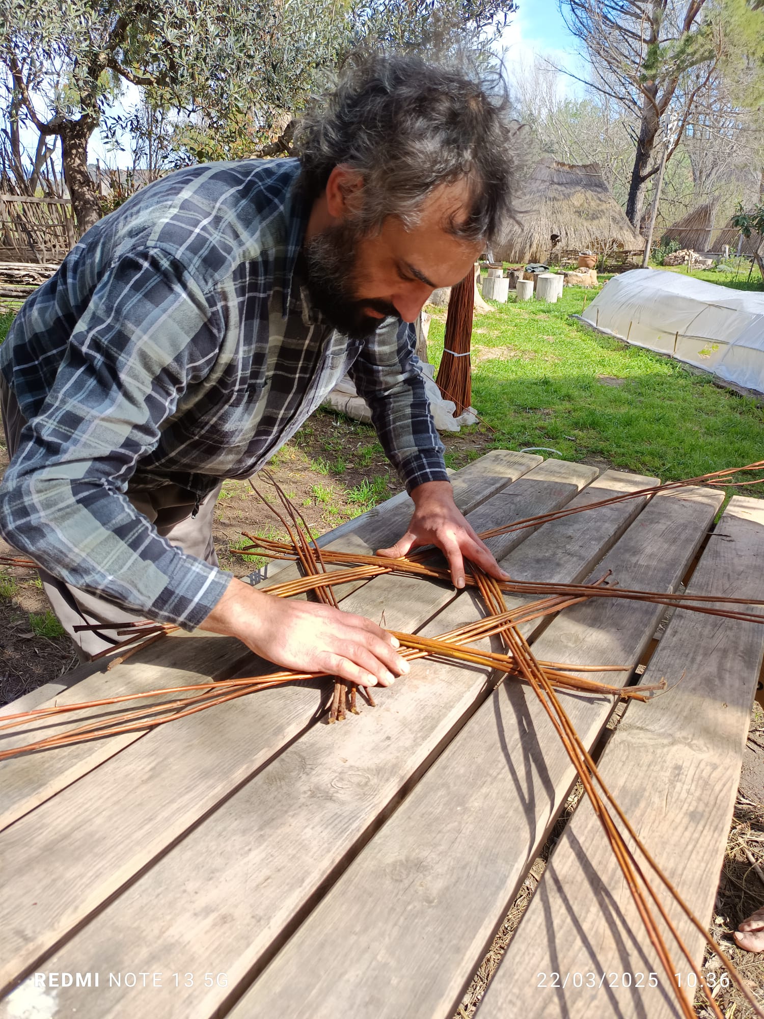 Avui en dia es pot viure de l'ofici de fer cistells? Avui en dia es pot viure de l'ofici de fer cistells?