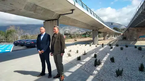 Abre hoy al público la pasarela ciclopeatonal y el aparcamiento del viaducto sobre el río Algar en Altea Abre hoy al público la pasarela ciclopeatonal y el aparcamiento del viaducto sobre el río Algar en Altea