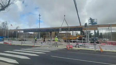 La pérgola bioclimática ya tiene nombre: Intercambiador Reyes Leoneses La pérgola bioclimática ya tiene nombre: Intercambiador Reyes Leoneses