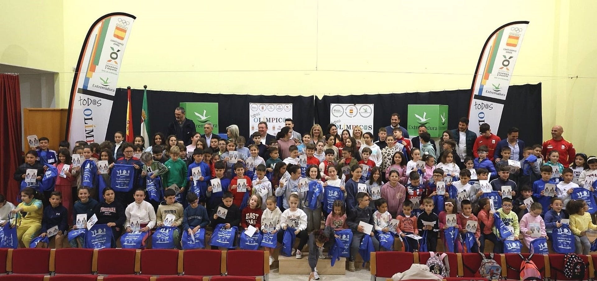 El programa 'Todos Olímpicos' llegará este año a casi 2.500 alumnos de 50 centros educativos extremeños El programa 'Todos Olímpicos' llegará este año a casi 2.500 alumnos de 50 centros educativos extremeños