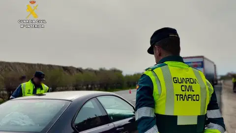 Investigado un conductor que fue sorprendido a 220 km/h por la autovía A-58 a la altura de Sierra de Fuentes Investigado un conductor que fue sorprendido a 220 km/h por la autovía A-58 a la altura de Sierra de Fuentes