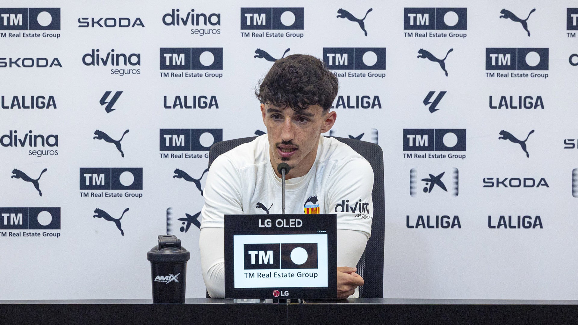 Diego López: "Estoy muy feliz aquí, me quedan 2 años de contrato. Valencia es mi casa, me lo ha dado todo" Diego López: "Estoy muy feliz aquí, me quedan 2 años de contrato. Valencia es mi casa, me lo ha dado todo"