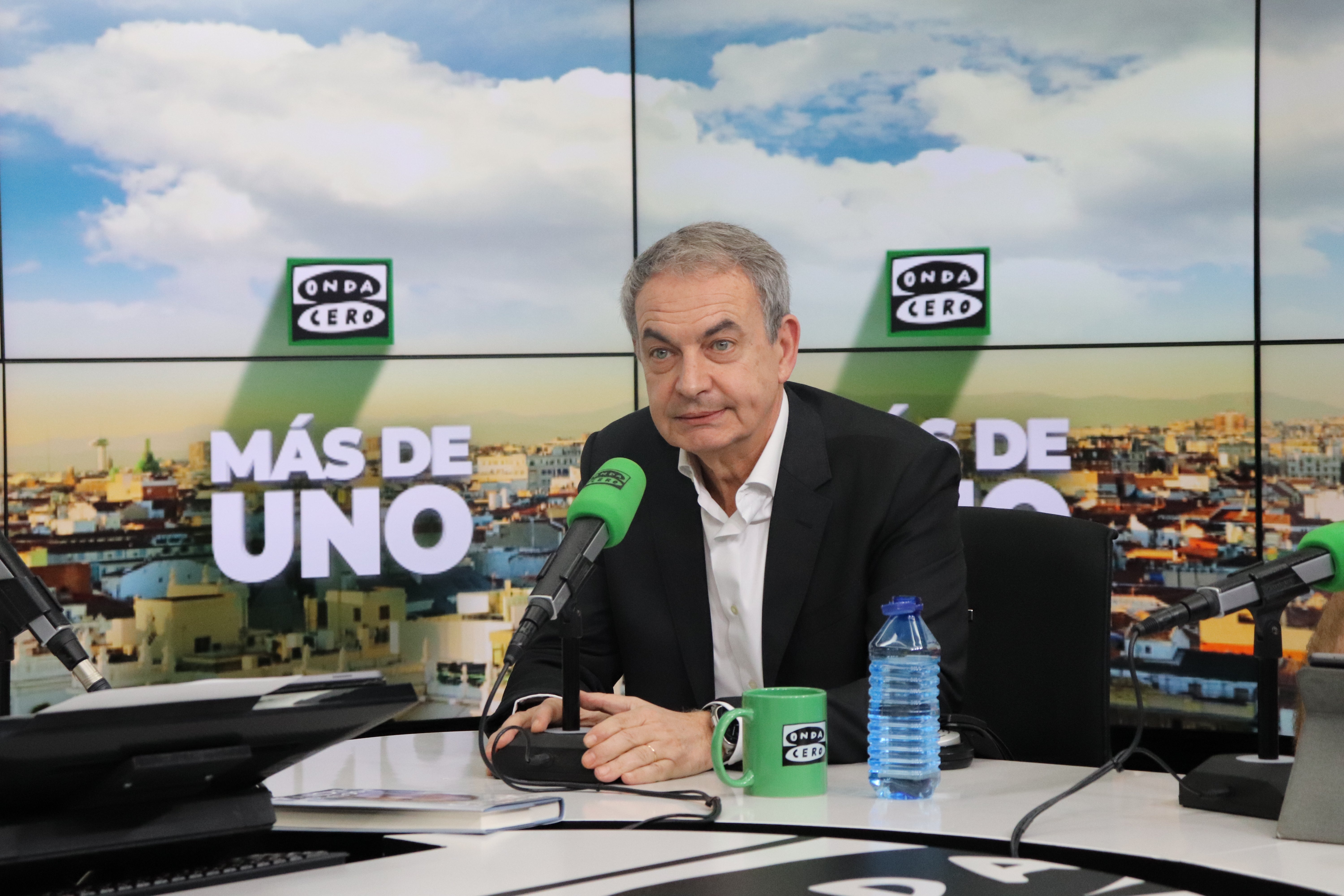 Zapatero sobre el veto de Pedro Sánchez a Vox: "Hay que hablar con todo el mundo" Zapatero sobre el veto de Pedro Sánchez a Vox: "Hay que hablar con todo el mundo"