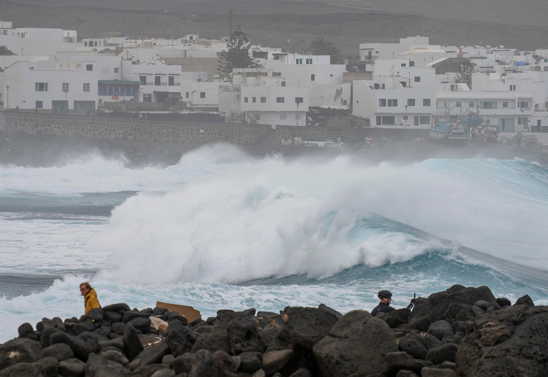 Roberto Brasero alerta de los efectos de la borrasca Nuria: "Ya se nota en Canarias y después se mete de lleno en la Península" Roberto Brasero alerta de los efectos de la borrasca Nuria: "Ya se nota en Canarias y después se mete de lleno en la Península"