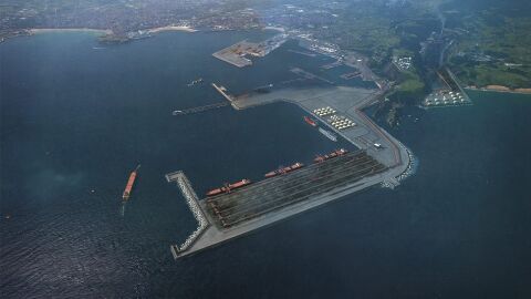 Vista a&eacute;rea del puerto del Musel (Gij&oacute;n)