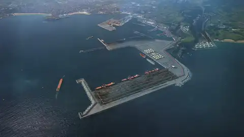 Vista aérea del puerto del Musel (Gijón) Vista aérea del puerto del Musel (Gijón)