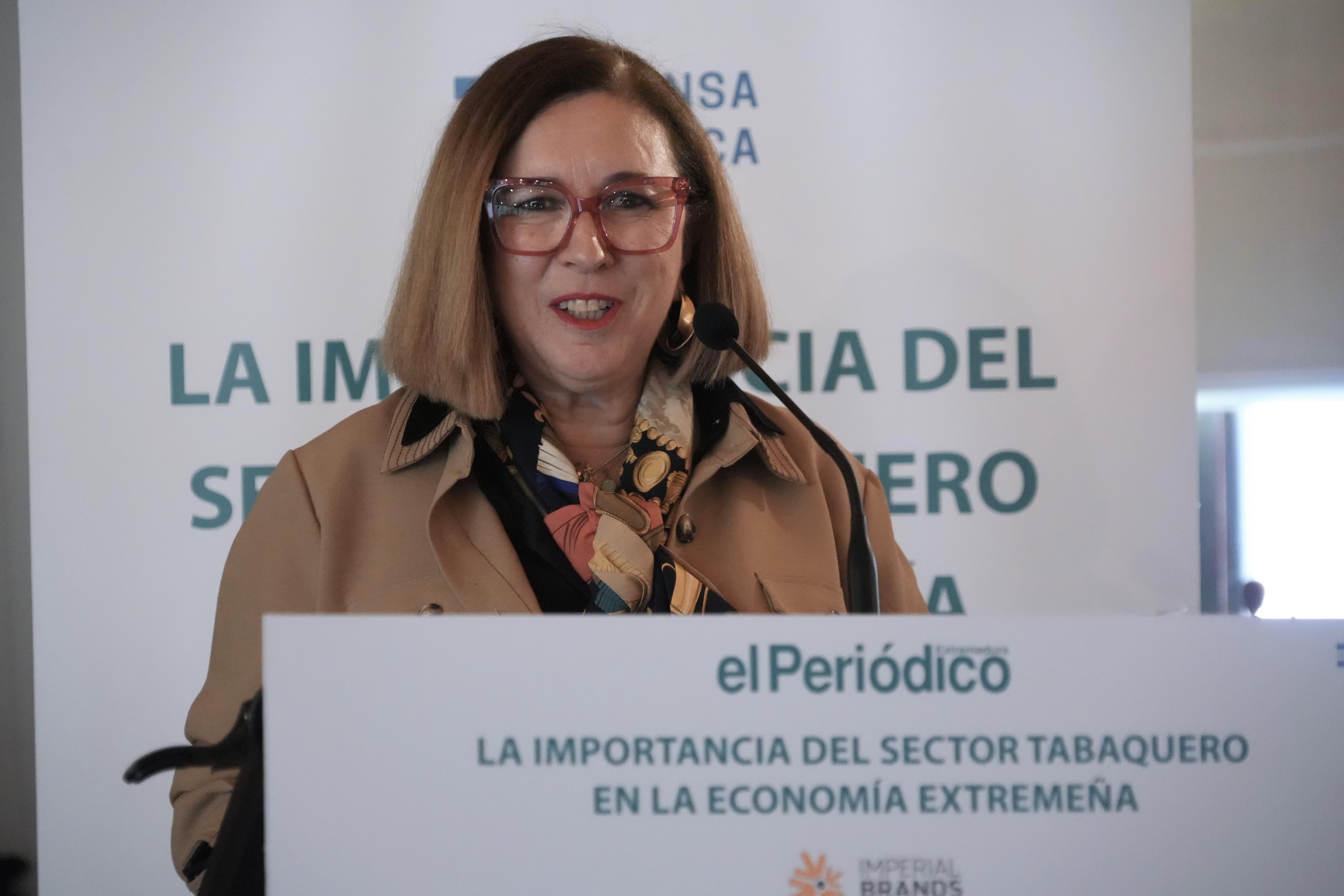 Empresas, agricultores y políticos analizan en Cáceres la importancia del sector tabaquero en la economía extremeña Empresas, agricultores y políticos analizan en Cáceres la importancia del sector tabaquero en la economía extremeña
