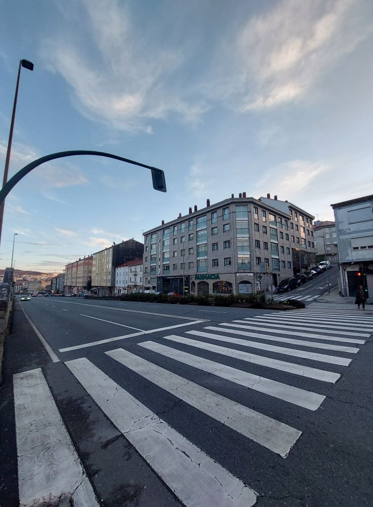 Los compostelanos creen que muchos pasos de peatones de Santiago deberían de dejar más tiempo al viandante para cruzar con mayor seguridad Los compostelanos creen que muchos pasos de peatones de Santiago deberían de dejar más tiempo al viandante para cruzar con mayor seguridad