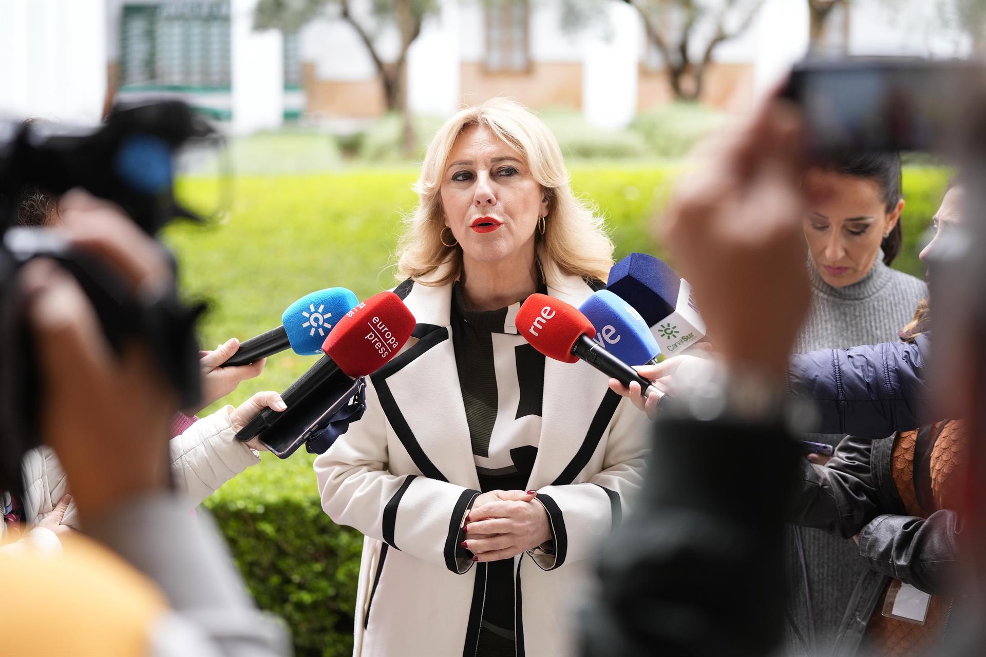 La Junta "trabaja ya" para los exportadores andaluces tras los aranceles Trump y apuesta por "mercados alternativos" La Junta "trabaja ya" para los exportadores andaluces tras los aranceles Trump y apuesta por "mercados alternativos"