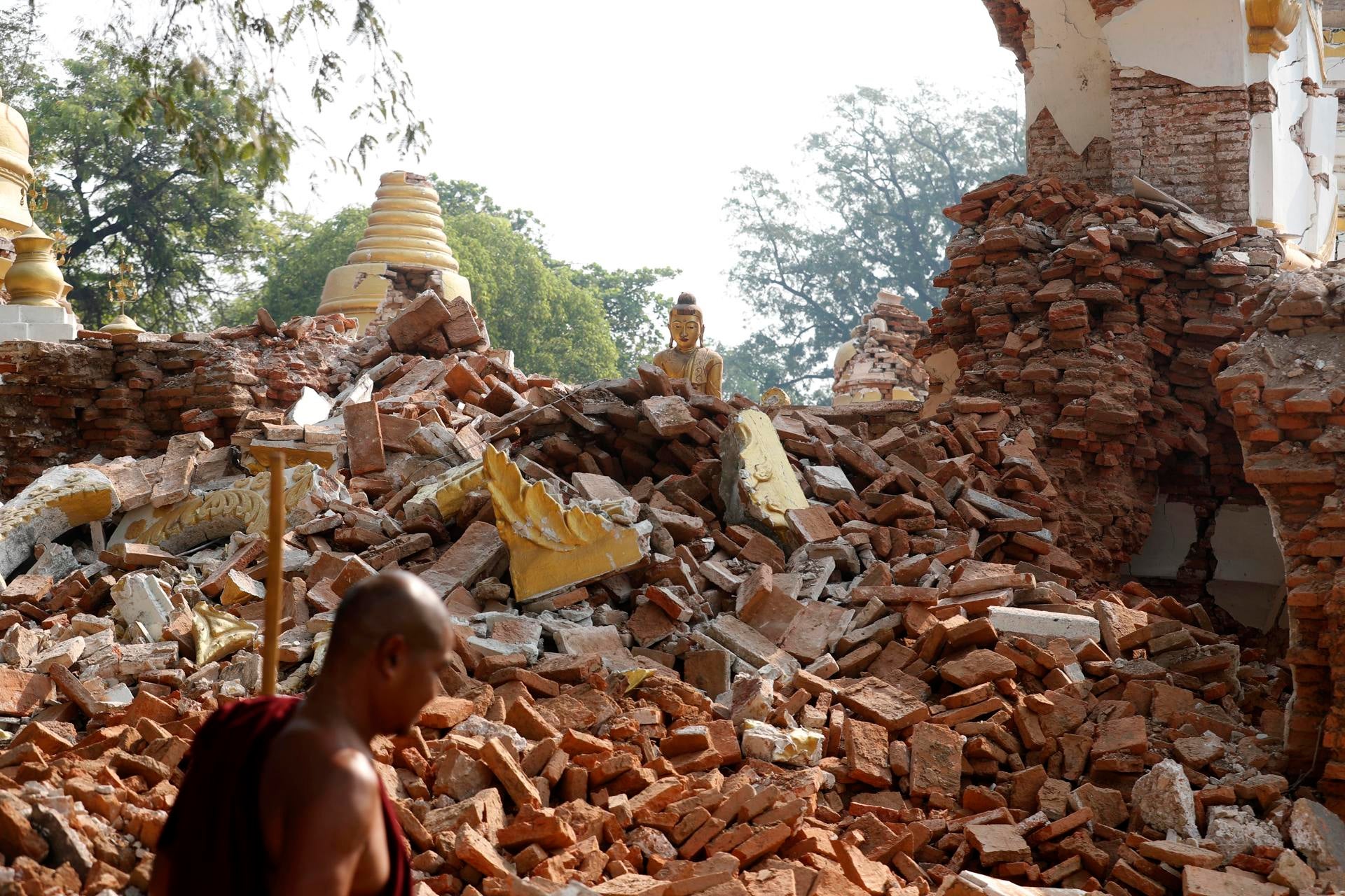 Ascienden a cerca de 3.100 los muertos por el terremoto en Birmania Ascienden a cerca de 3.100 los muertos por el terremoto en Birmania