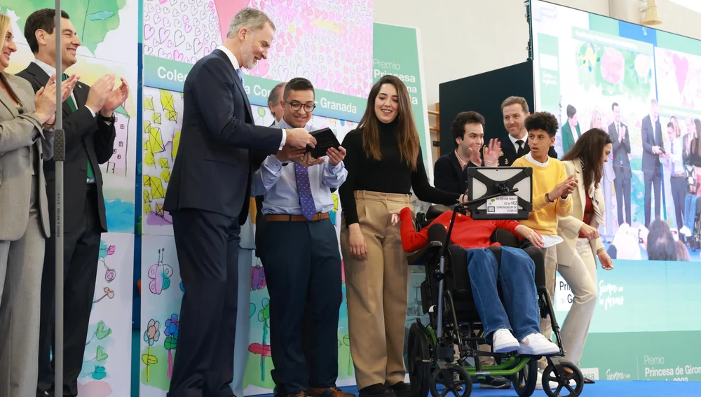 El Rey Felipe VI entrega el Premio Princesa de Girona Escuela 2023 en Granada El Rey Felipe VI entrega el Premio Princesa de Girona Escuela 2023 en Granada