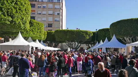Almoradí disfruta del ambiente rociero en su Feria del Comercio este fin de semana Almoradí disfruta del ambiente rociero en su Feria del Comercio este fin de semana