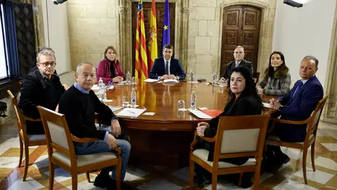 Los representantes de los sindicatos y el presidente de la CEV durante una reciente reunión con el president Carlos Mazón Los representantes de los sindicatos y el presidente de la CEV durante una reciente reunión con el president Carlos Mazón