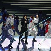 La estrella de K-Pop surcoreana Jung Kook, de BTS, durante su actuación en la ceremonia inaugural del Mundial de Qatar 2022. 