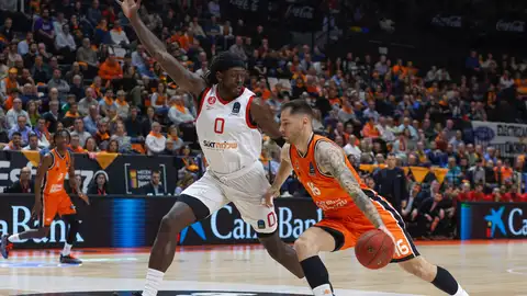 Stefan Jovic durante el partido de baloncesto correspondiente a las semifinales de la Eurocopa entre Valencia Basket y Hapoel Tel Aviv Stefan Jovic durante el partido de baloncesto correspondiente a las semifinales de la Eurocopa entre Valencia Basket y Hapoel Tel Aviv
