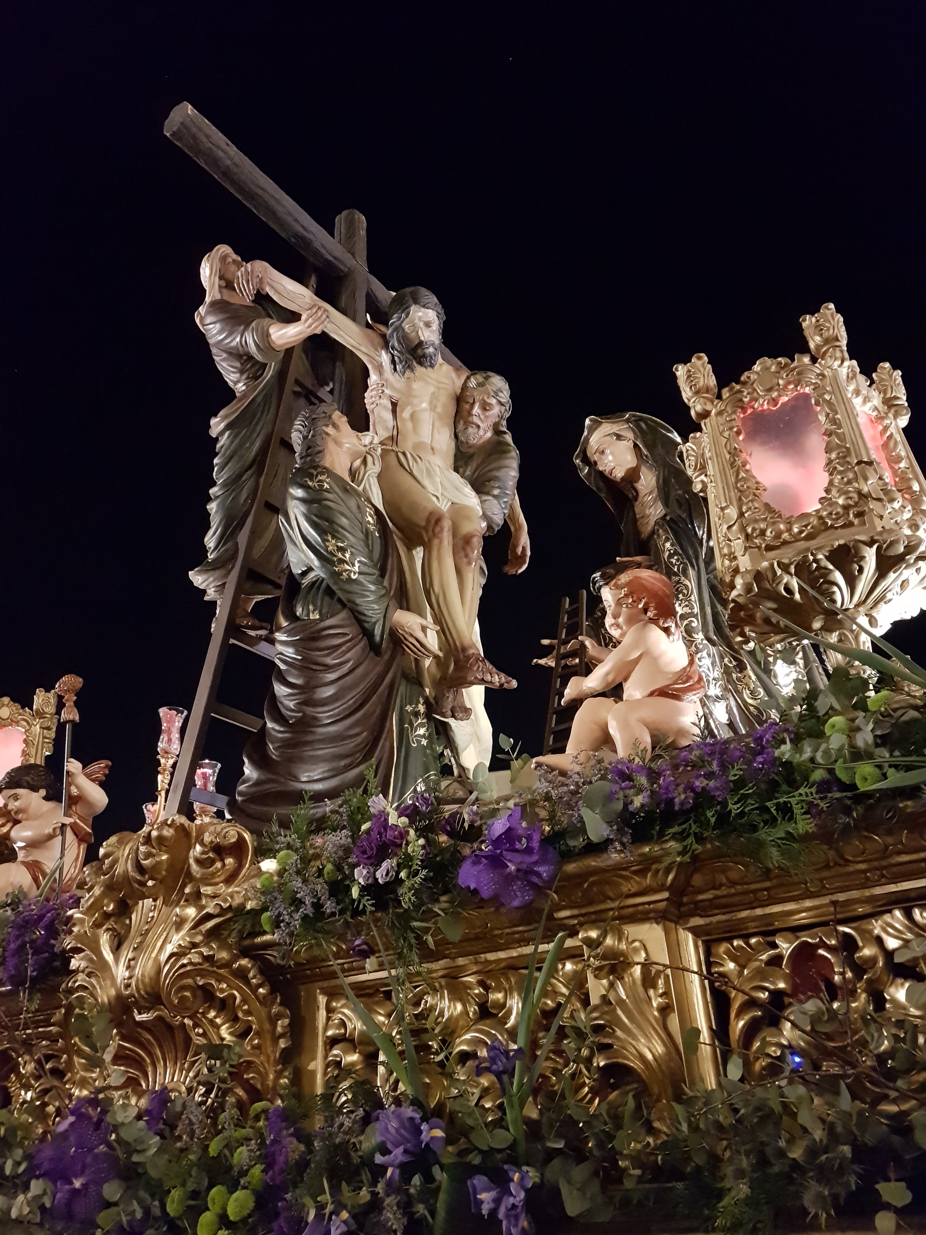 El Descendimiento y Nuestra Señora de la Esperanza, dos imágenes majestuosas de la Semana Santa de Badajoz El Descendimiento y Nuestra Señora de la Esperanza, dos imágenes majestuosas de la Semana Santa de Badajoz