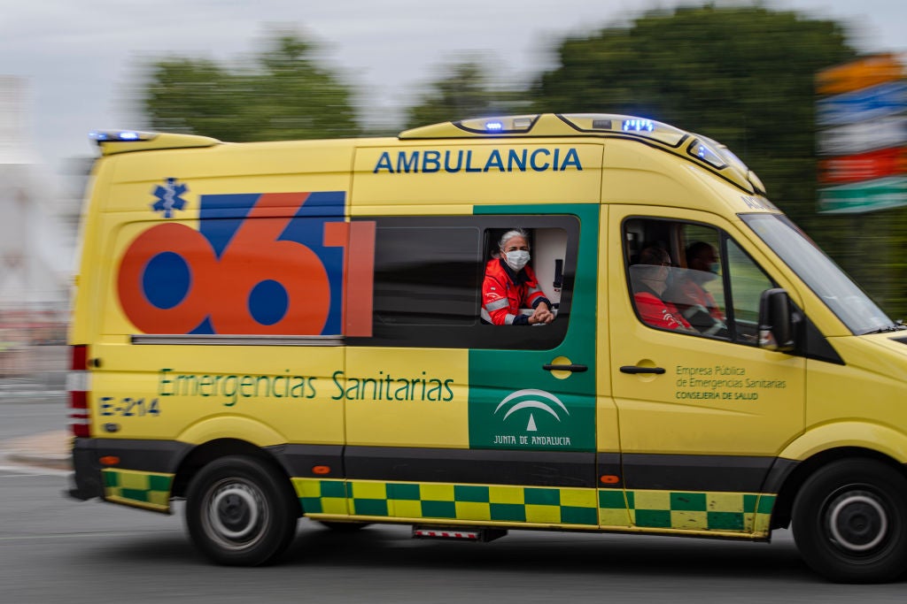 Al menos tres muertos tras el derrumbe de una nave agrícola en Coria del Río a causa del viento Al menos tres muertos tras el derrumbe de una nave agrícola en Coria del Río a causa del viento