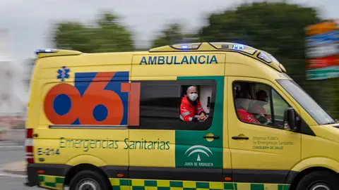 Imagen de archivo de una ambulancia en Andalucía. Imagen de archivo de una ambulancia en Andalucía.