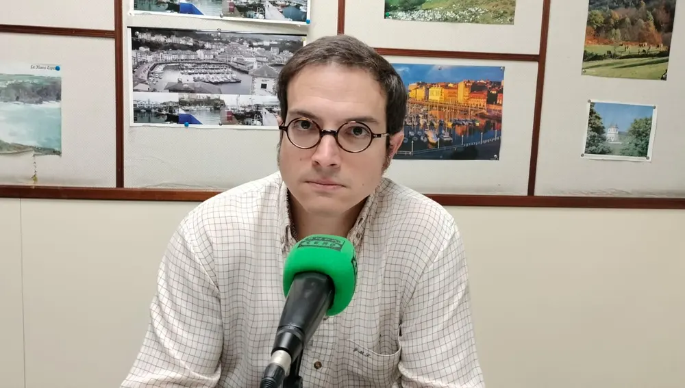 Figaredo denuncia desmantelamiento de los consultorios y hacer de Jarrio un ambulatorio por falta especialidades. Figaredo denuncia desmantelamiento de los consultorios y hacer de Jarrio un ambulatorio por falta especialidades.