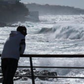 Imagen de la costa de Bajamar, en Tenerife bajo fuerte oleaje | Imagen de Archivo