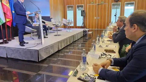 Extremadura pide recuperar el eje Ruta de la Plata también como corredor para "potenciar la industria militar" Extremadura pide recuperar el eje Ruta de la Plata también como corredor para "potenciar la industria militar"