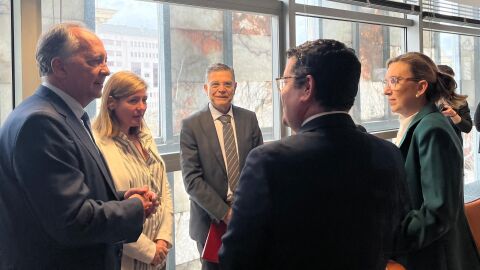 Encuentro entre Gobierno de La Rioja, FER y C&aacute;mara de Comercio