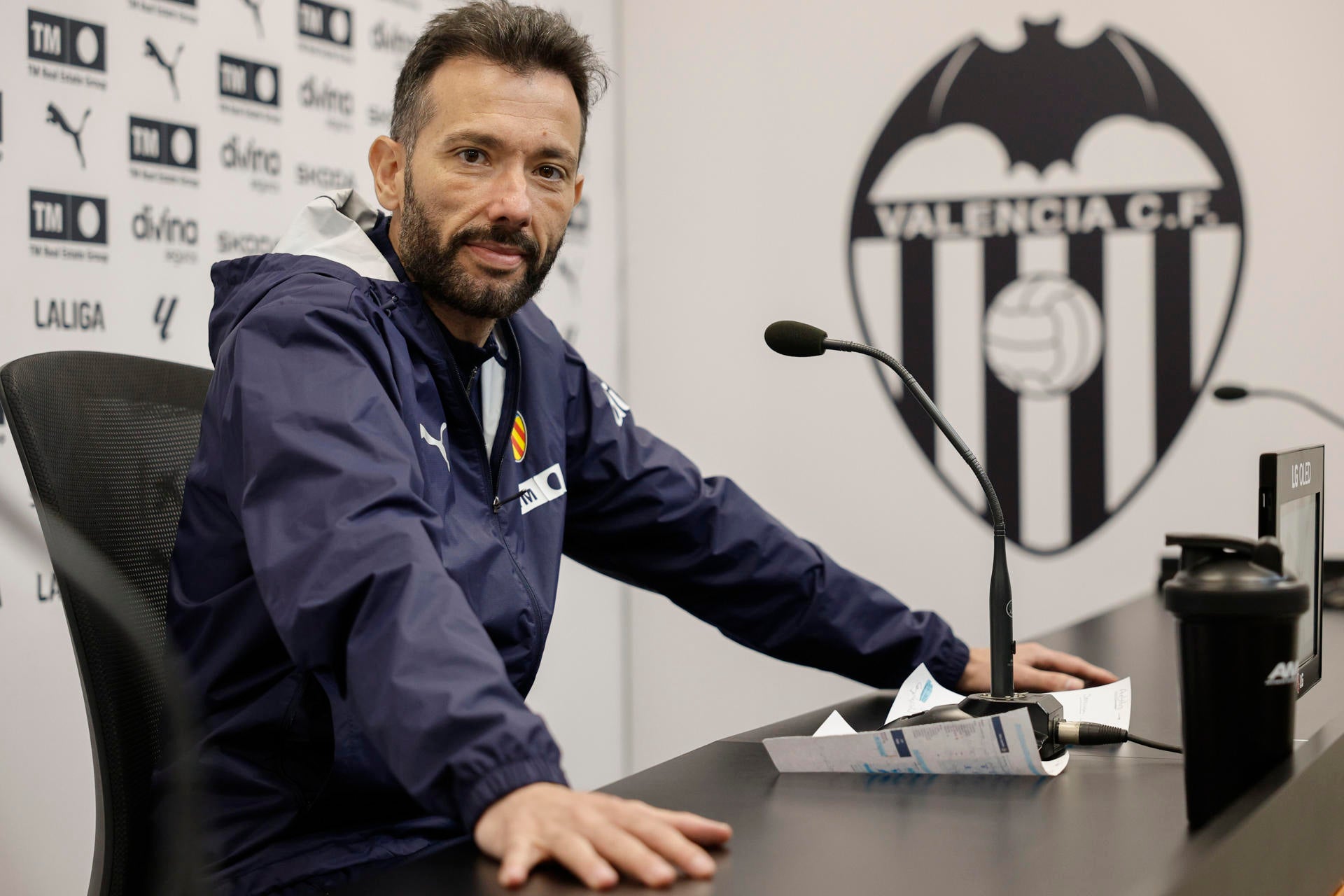 Carlos Corberán: “Ganar en el Bernabéu te exige dar lo mejor de ti” Carlos Corberán: “Ganar en el Bernabéu te exige dar lo mejor de ti”