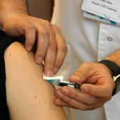 Comença la vacunació contra el virus del papil·loma humà en nois de fins a 18 anys a Catalunya Comença la vacunació contra el virus del papil·loma humà en nois de fins a 18 anys a Catalunya
