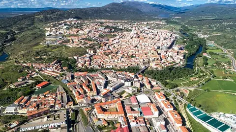 Queman la vivienda de la familia involucrada en el tiroteo mortal de Plasencia Queman la vivienda de la familia involucrada en el tiroteo mortal de Plasencia