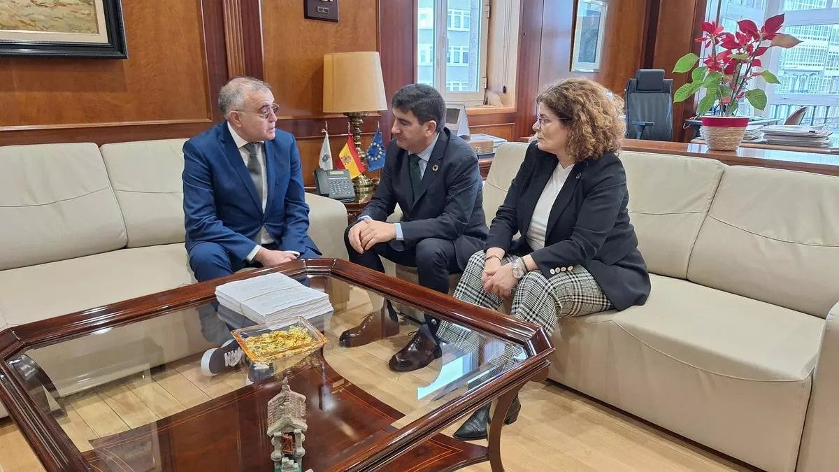 Los vecinos del barrio compostelano de Santa Marta entregan más de 5.600 firmas al Gobierno para reclamar más seguridad Los vecinos del barrio compostelano de Santa Marta entregan más de 5.600 firmas al Gobierno para reclamar más seguridad