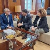 Los vecinos del barrio compostelano de Santa Marta entregan más de 5.600 firmas al Gobierno para reclamar más seguridad