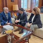 Los vecinos del barrio compostelano de Santa Marta entregan más de 5.600 firmas al Gobierno para reclamar más seguridad Los vecinos del barrio compostelano de Santa Marta entregan más de 5.600 firmas al Gobierno para reclamar más seguridad