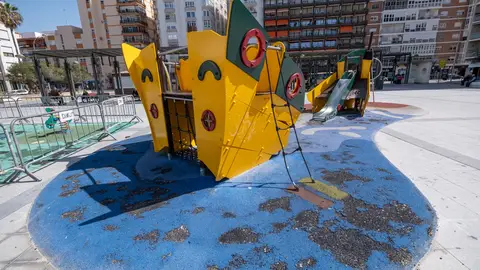 Uno de los parques infantiles en situación de abandono Uno de los parques infantiles en situación de abandono