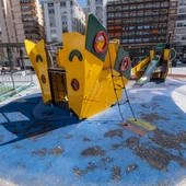 Uno de los parques infantiles en situación de abandono Uno de los parques infantiles en situación de abandono