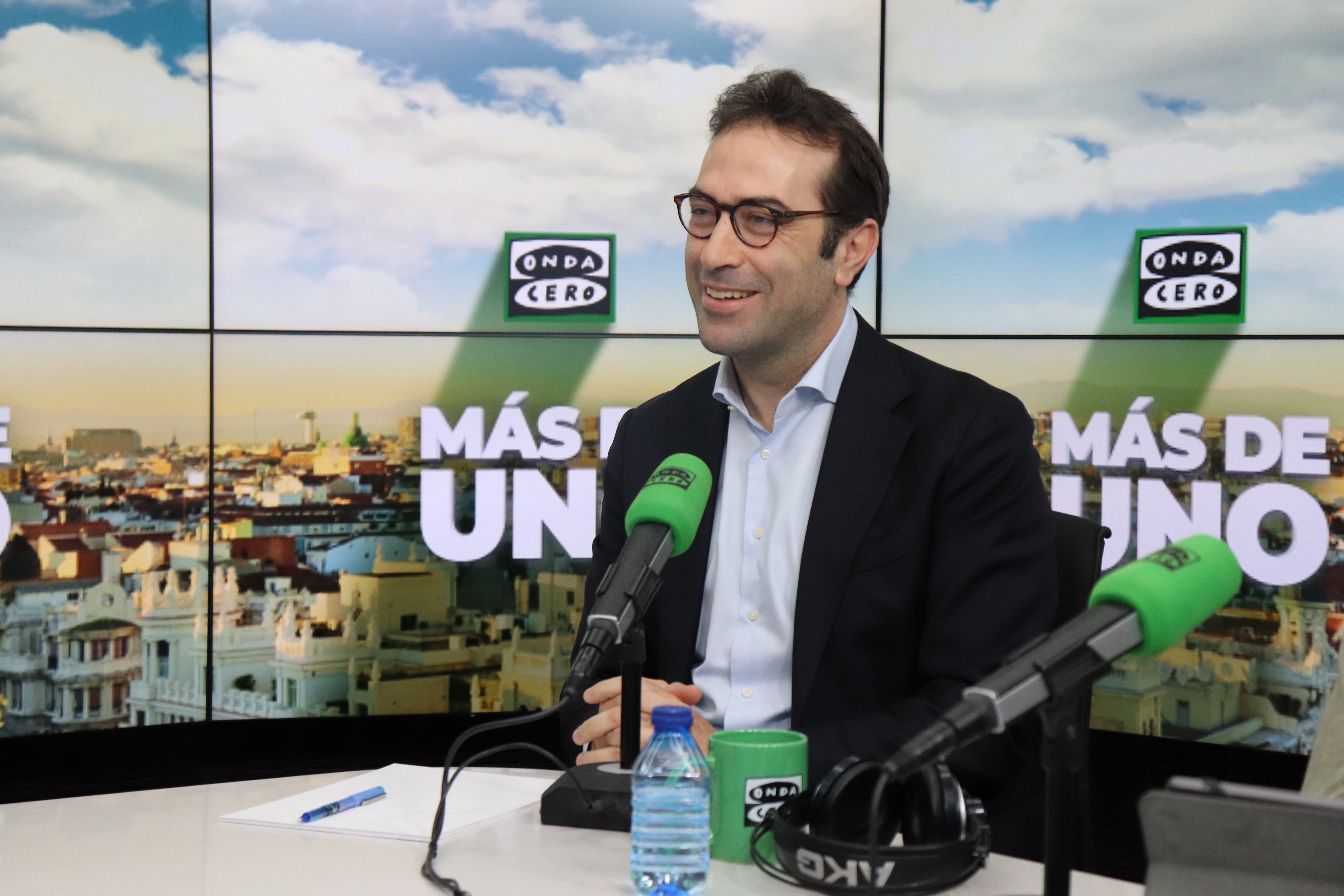 Carlos Cuerpo sobre la OPA del BBVA al Sabadell: "La decisión respecto a la fusión vendrá cuando las entidades la pidan" Carlos Cuerpo sobre la OPA del BBVA al Sabadell: "La decisión respecto a la fusión vendrá cuando las entidades la pidan"