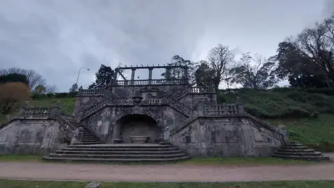 Milena Cortés, profesora de Historia del Arte de la USC: "la escalera de la Residencia es una pieza arquitectónica relevante y es una lástima de no se restaure y luzca más bonita" Milena Cortés, profesora de Historia del Arte de la USC: "la escalera de la Residencia es una pieza arquitectónica relevante y es una lástima de no se restaure y luzca más bonita"