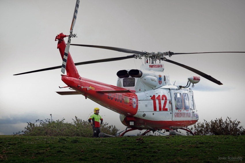 Graves dos motoristas en una salida de vía en Carmona Graves dos motoristas en una salida de vía en Carmona